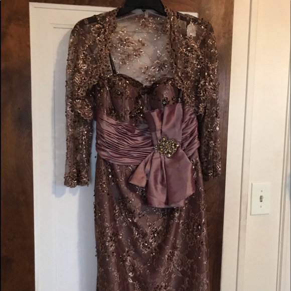 Elegant Mother of the Bride Dress - Picture 1 of 5